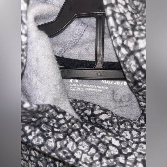 Under armour like new cheetah print sweatshirt hooded girls size large - Picture 3 of 4